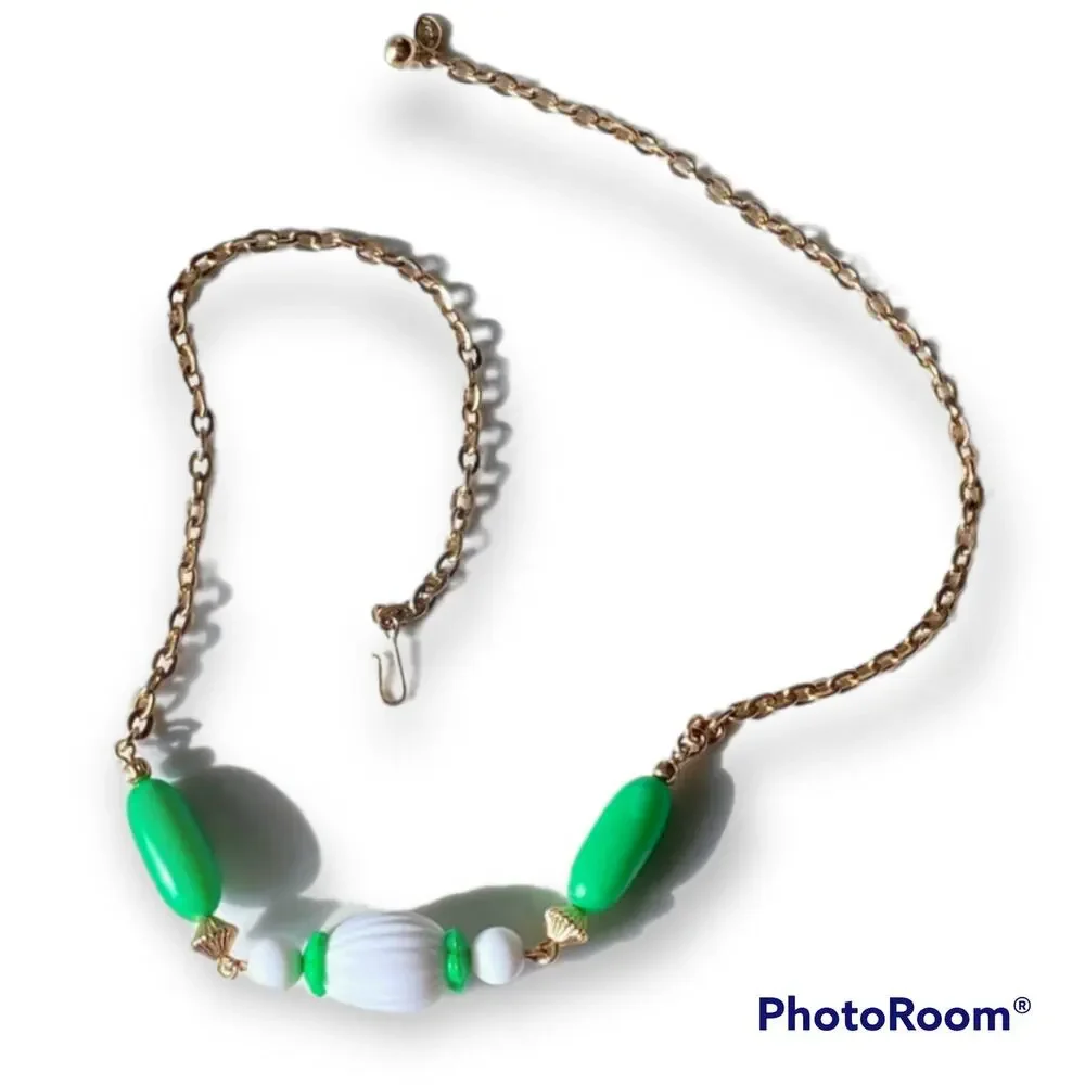 VTG Avon green and white gold tone necklace